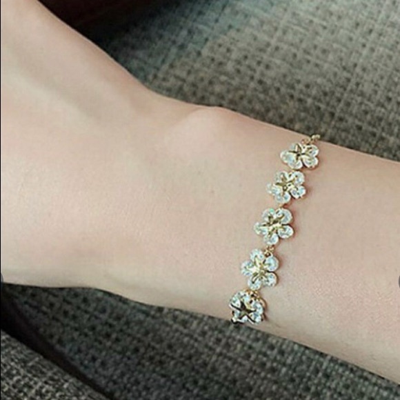 Five Flower Fashion Bracelet - Picture 2 of 5